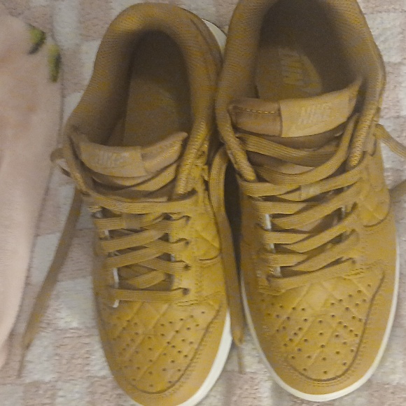 Nike dunk brown tenny shoes - Picture 2 of 4